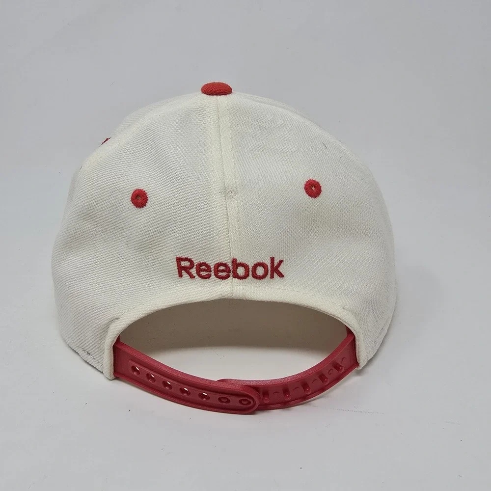 Washington Capitals Reebok NHL Spell Out Logo Hat Red Cream‎ Snapback